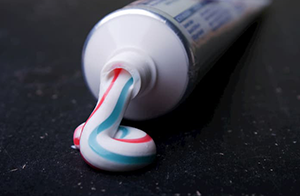 国家药监局简化已上市牙膏备案资料要求